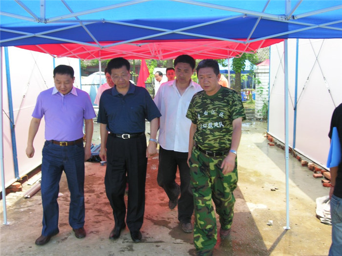 �������4